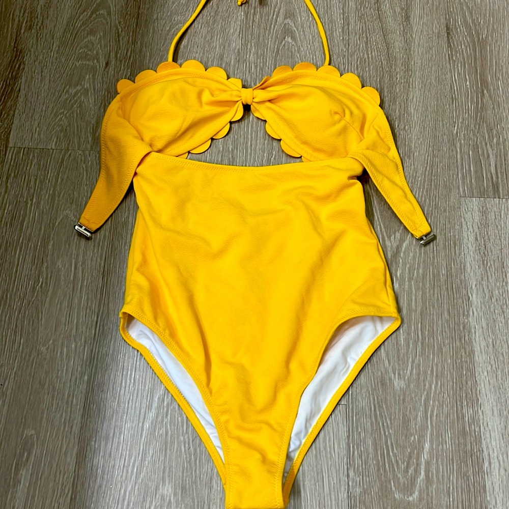 Cupshe, yellow one-piece, size medium